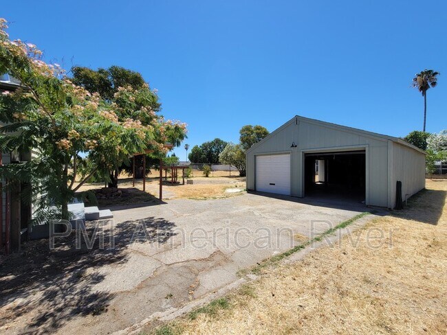 Building Photo - 2212 Paul Ave