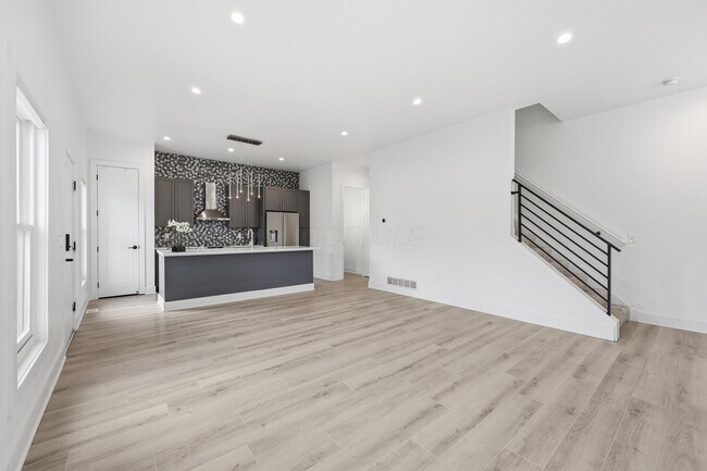 Building Photo - 1102 Summit St