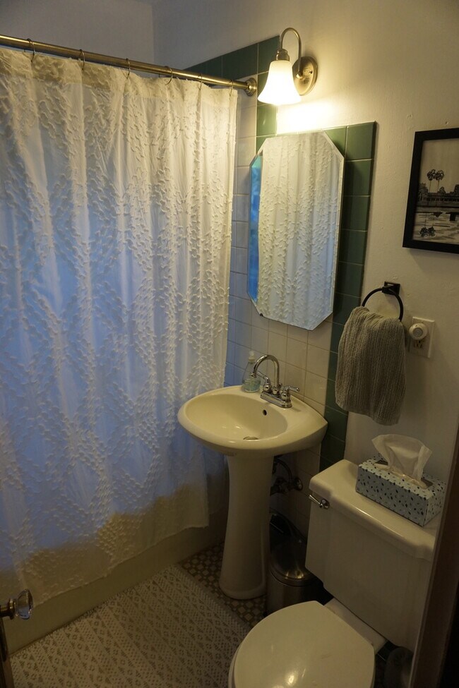 Bathroom - 5049 44th Ave S