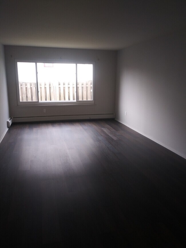 Building Photo - 249 Chestnut St