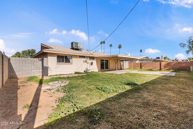 Building Photo - 4401 W Claremont St