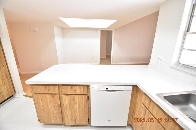 Building Photo - 4008 Briarlake Dr