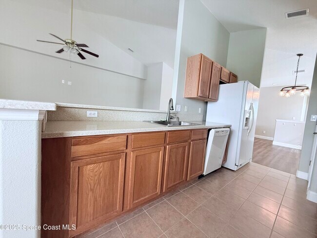 Building Photo - 3900 Playa Del Sol Dr