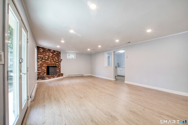 Building Photo - 8 Ridge Pl