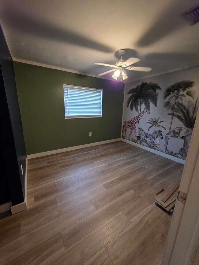 Building Photo - 370 Hunt Dr