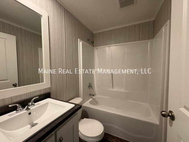 Building Photo - 168 A St