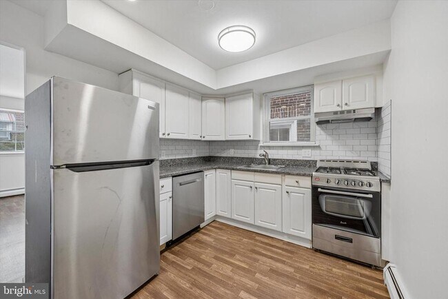 Building Photo - 362 Ripka St