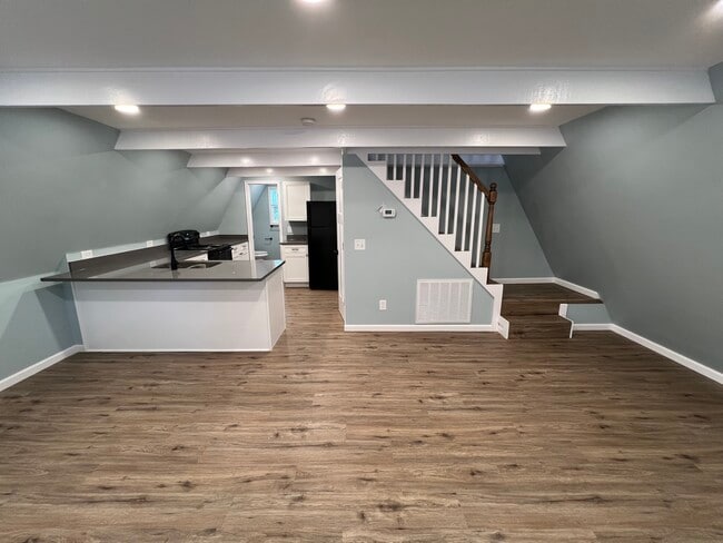 Building Photo - 12 Swiss Dr