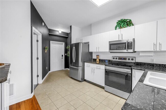 Building Photo - 316 8th St S