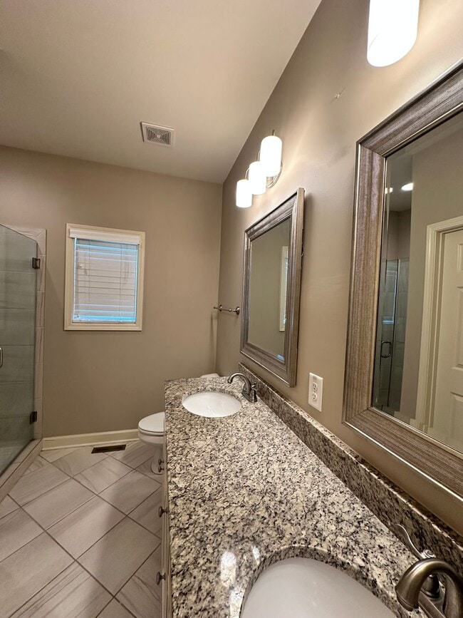 Building Photo - Stunning 3 Bedroom 2 Bath House