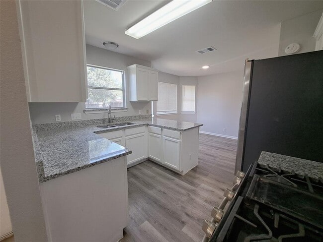Building Photo - 105 Twilight Way