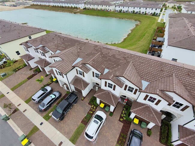 Building Photo - 2833 SE 25th Ave