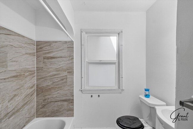 Building Photo - 11434 Laing St