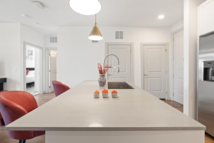 Building Photo - 1301 Leah Ave