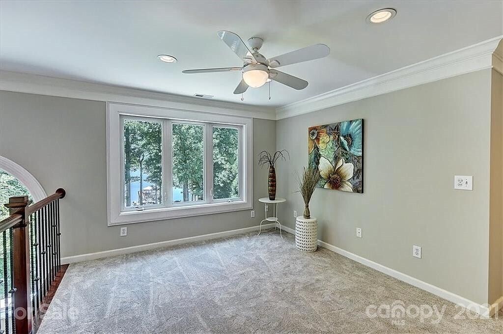 Building Photo - 2427 Mt Isle Harbor Dr