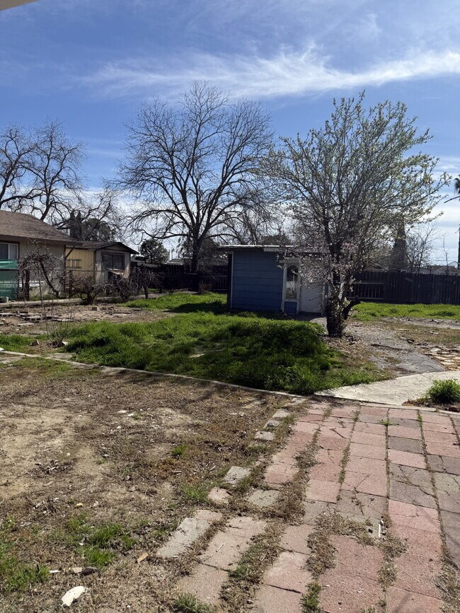 Building Photo - Charming 3-bedroom, 2-bathroom home located in the heart of Brentwood