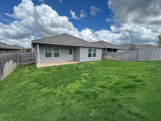 Building Photo - Beautiful 4 Bedroom 2.5 Bathroom Home in Piedmont Schools (Neighborhood Park/Splash Pad)