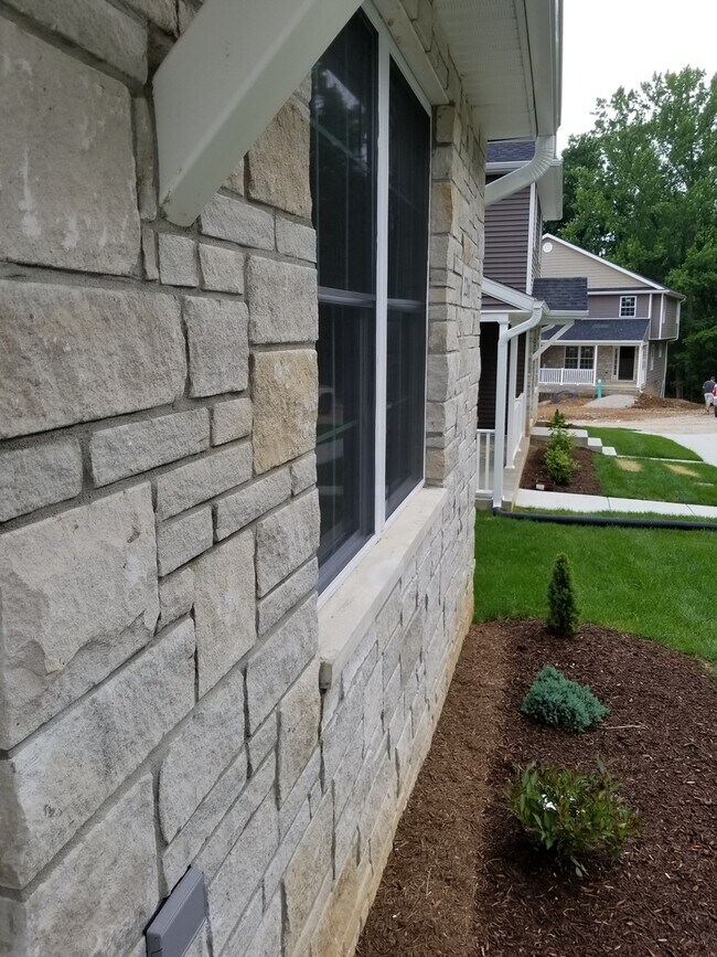 Building Photo - Beautiful and Modern 3 Bed 2.5 bath Home!