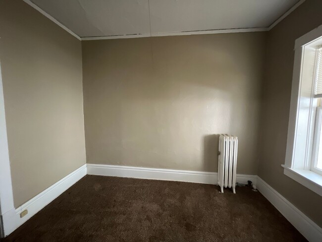 Building Photo - 469 Herschel St