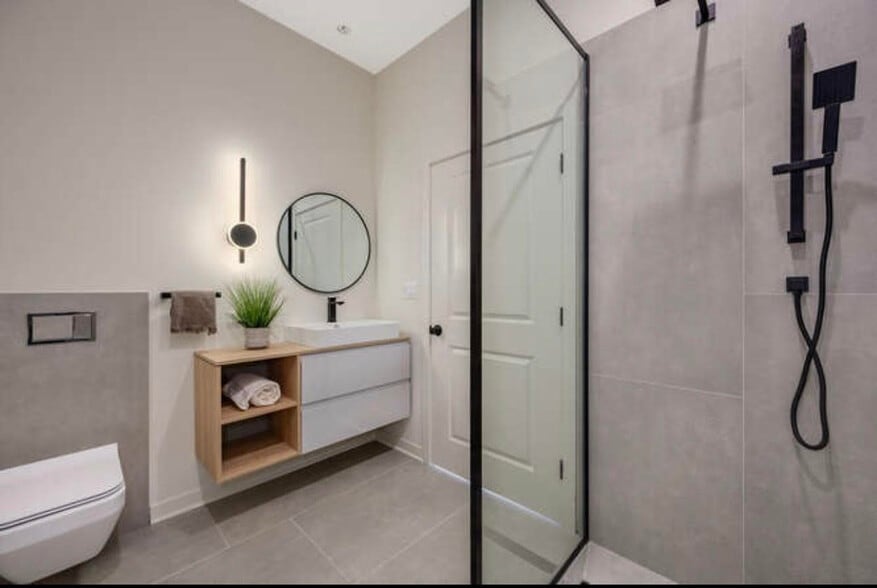 Building Photo - 3207 N Narragansett Ave