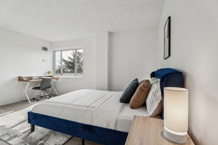 Building Photo - 1711 Bellevue Ave