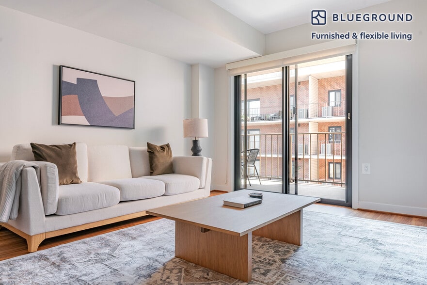 Primary Photo - 2500 Clarendon Blvd