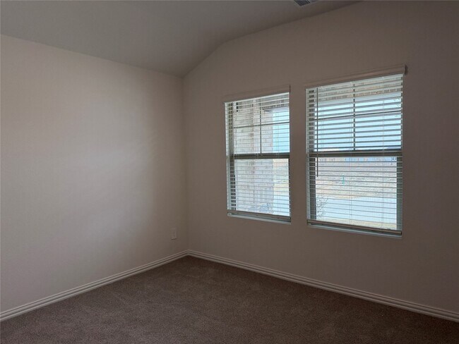 Building Photo - 716 Edgehurst Dr