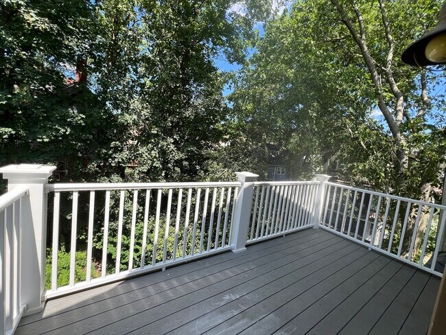 Building Photo - 109 Rockview St