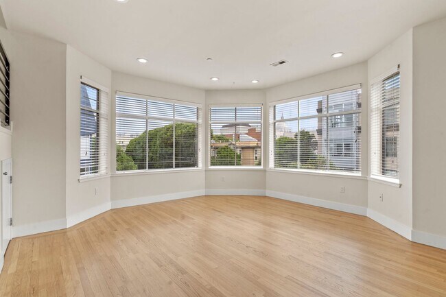 Building Photo - Lovely 2 Bed, 1.5 Bi-Level Hayes Valley Co...