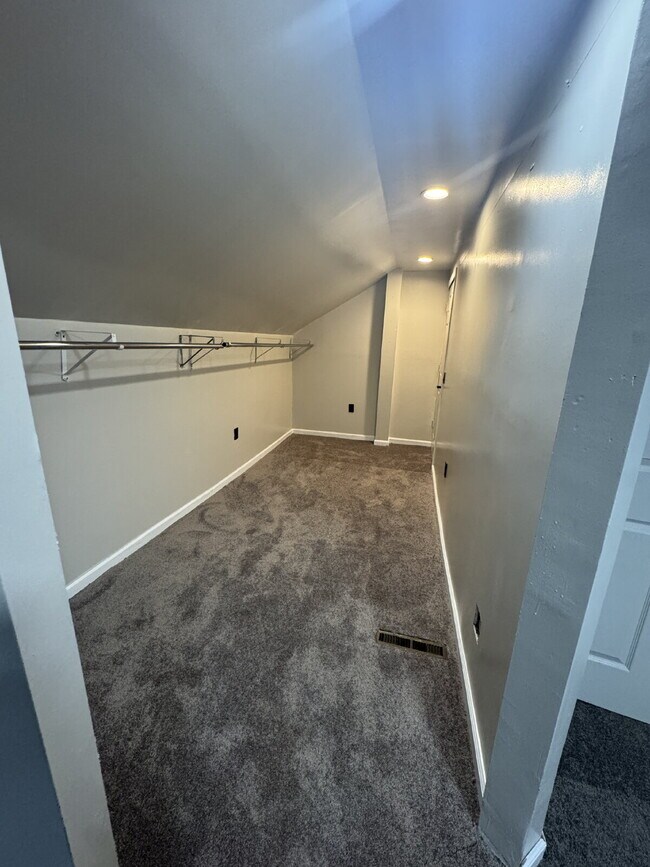 Building Photo - Ready for Move-In: Spacious 3-Bed Home