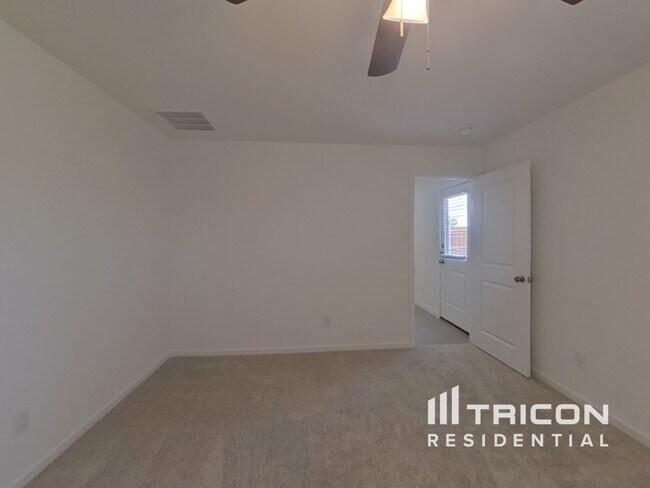 Building Photo - 1728 Poptic Ln