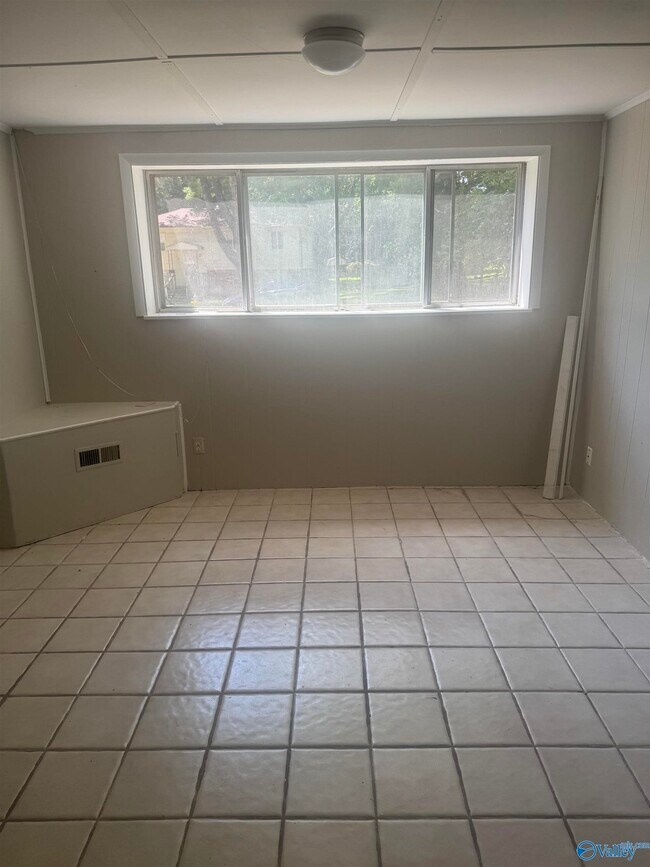 Building Photo - 2614 Hanover Dr NW