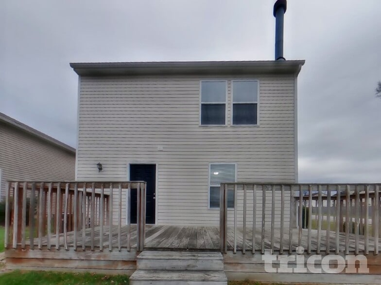 Building Photo - 1296 Edgewater Dr