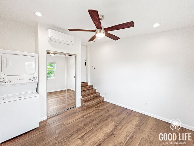 Building Photo - Charming 2BD/1BA South Park Unit with New Turf Yard & In unit laundry