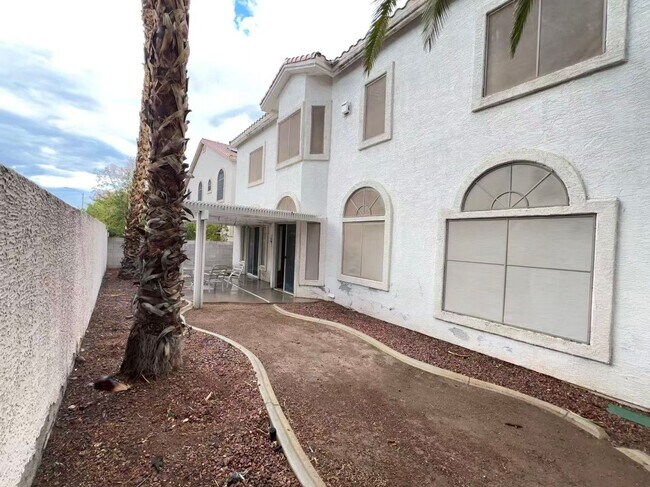 Building Photo - 2105 Eaglepath Cir