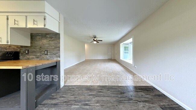 Building Photo - 31211 Stoney Brook Dr