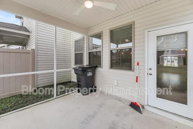 Building Photo - 7770 Park Gate Dr