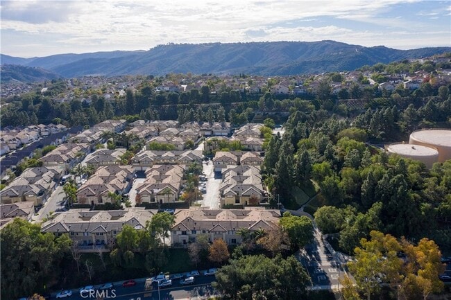 Building Photo - 17 Aurora