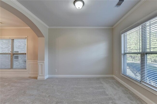 Building Photo - 522 Suwanee Oaks Dr NE