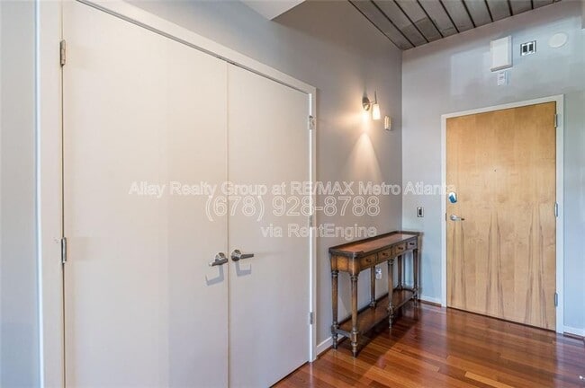 Building Photo - 620 Glen Iris Dr NE