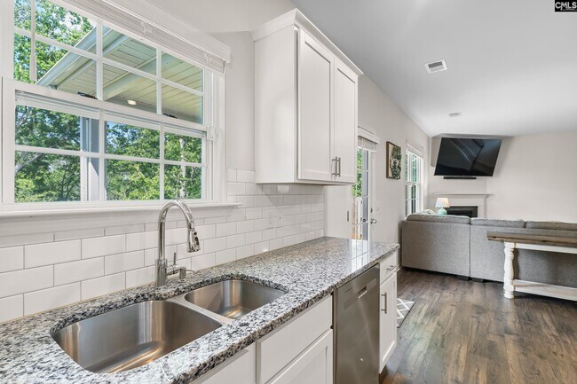 Building Photo - 810 Marigold Ln