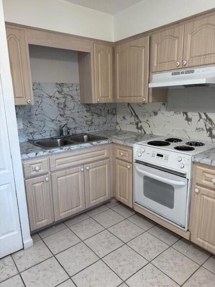 Building Photo - 3325 Bee Ridge Rd