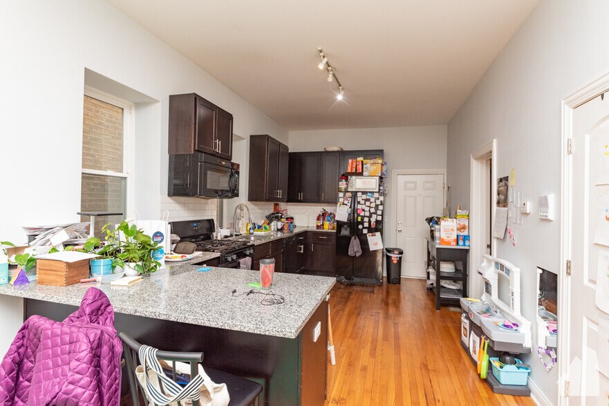 Primary Photo - 2341 W Montana St