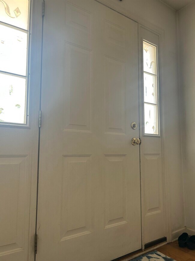 Building Photo - 302 Grand Ridge Dr
