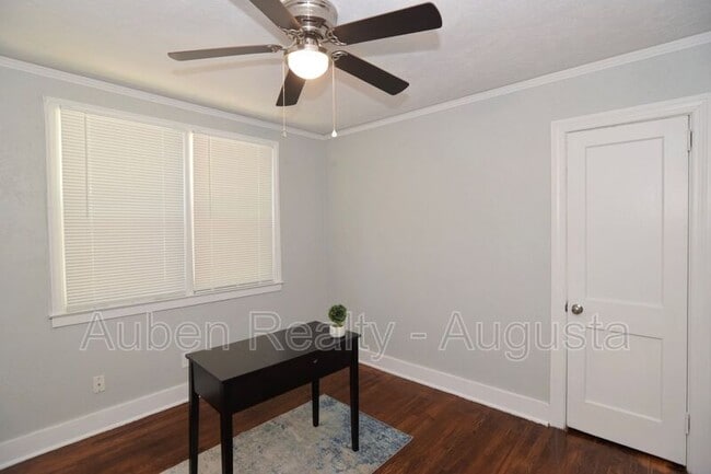 Building Photo - 1549 Heath St