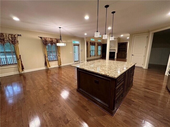 Building Photo - 510 Lake Medlock Dr