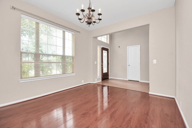 Building Photo - 8810 Sunforest Ln