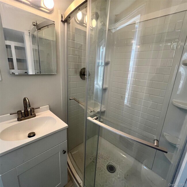 Building Photo - 140 Albany Ave