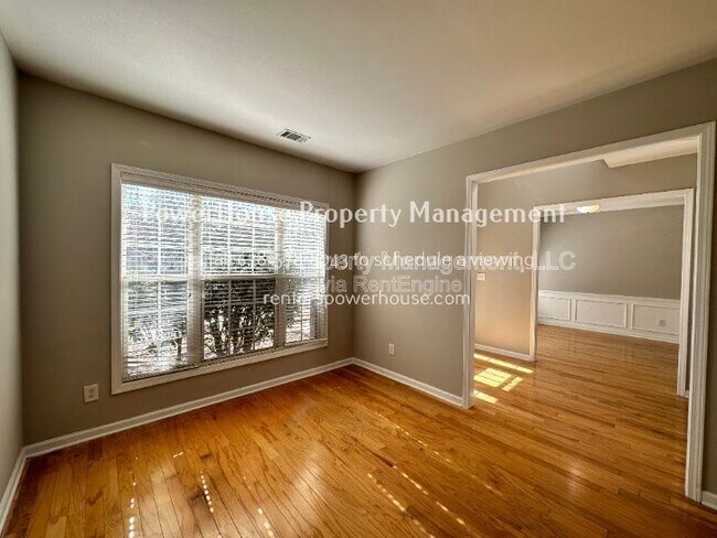 Building Photo - 2403 Walnut Tree Ln