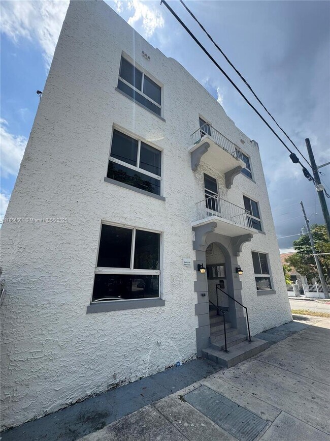Primary Photo - 676 SW 2nd St